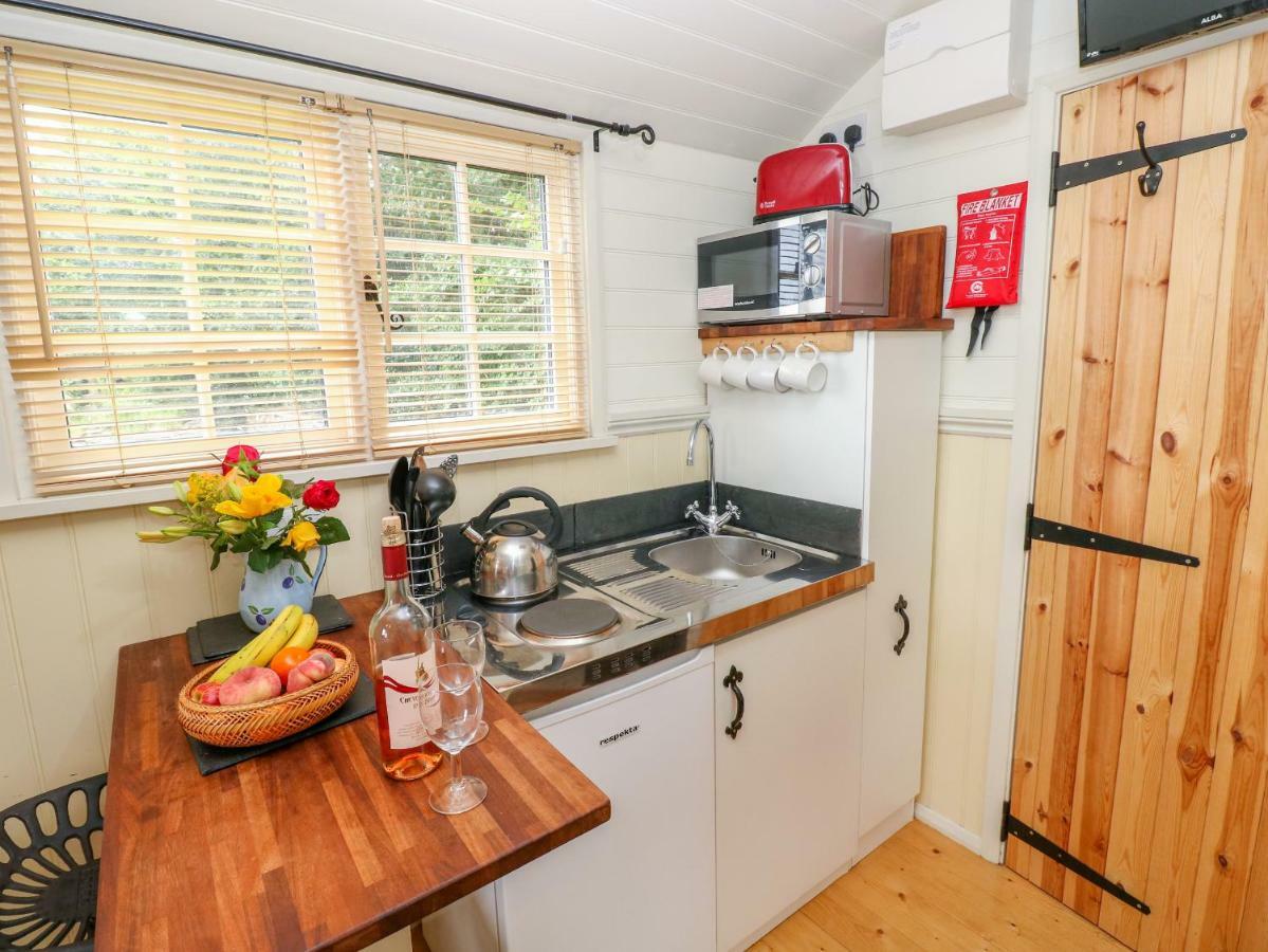 Shepherds Hut - The Crook Milford Haven Zewnętrze zdjęcie
