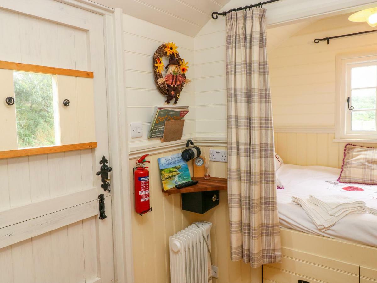 Shepherds Hut - The Crook Milford Haven Zewnętrze zdjęcie